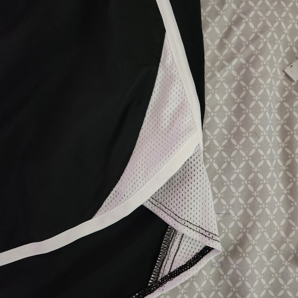 New XL Black White Under Armour Fly By 2.0 Running Athletic Shorts - Picture 5 of 10
